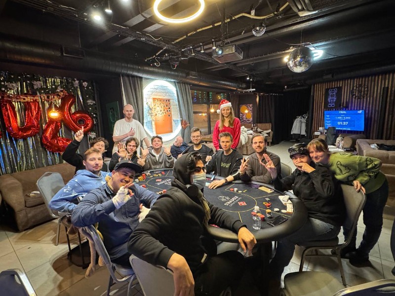 Straddle poker club